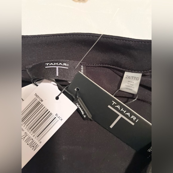 BNWT Tahari Black Long Sleeves Blouse - Picture 2 of 8